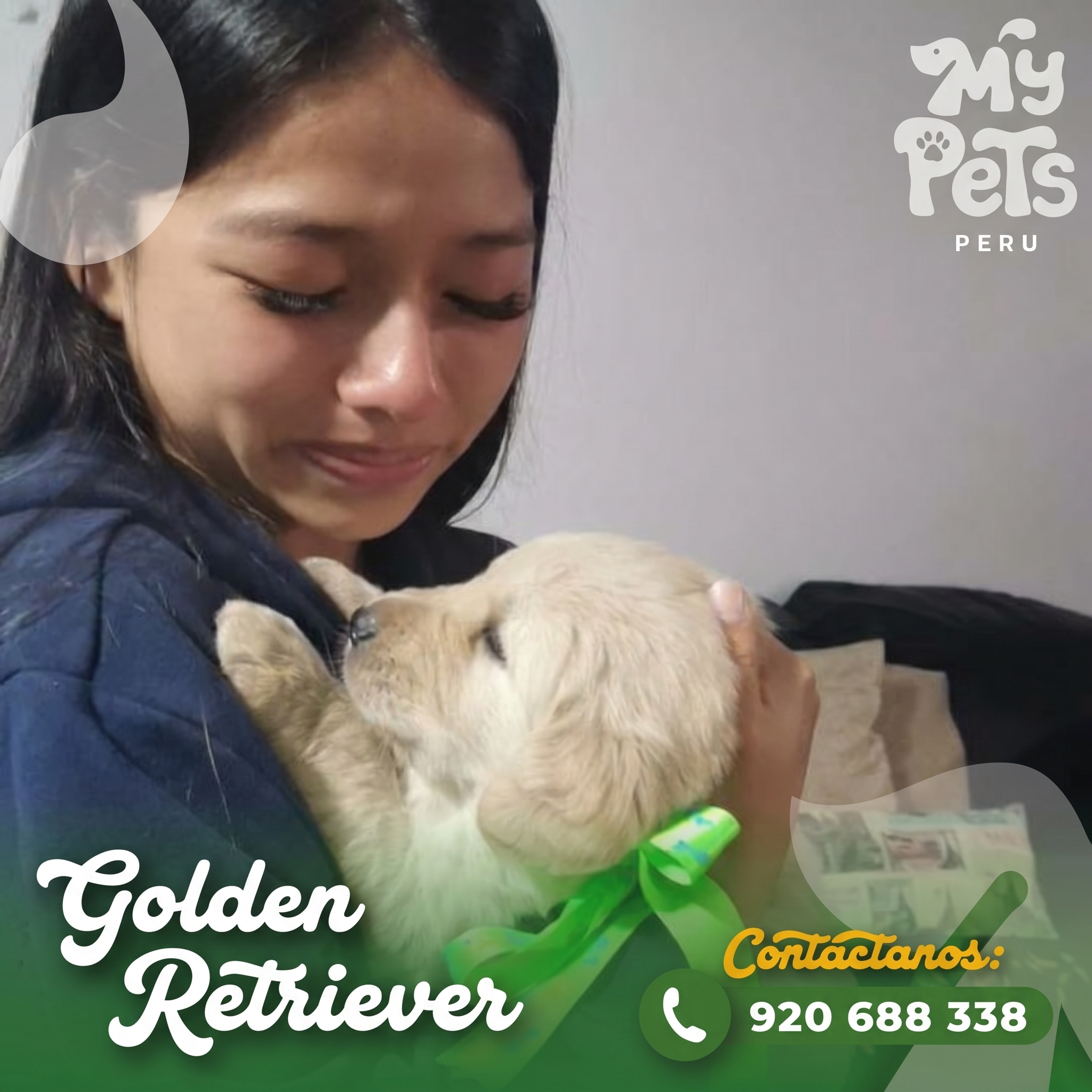 Familia feliz con su Golden Retriever